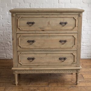 Natural light wood tones in a vintage style chest of drawers - Cambrewood
